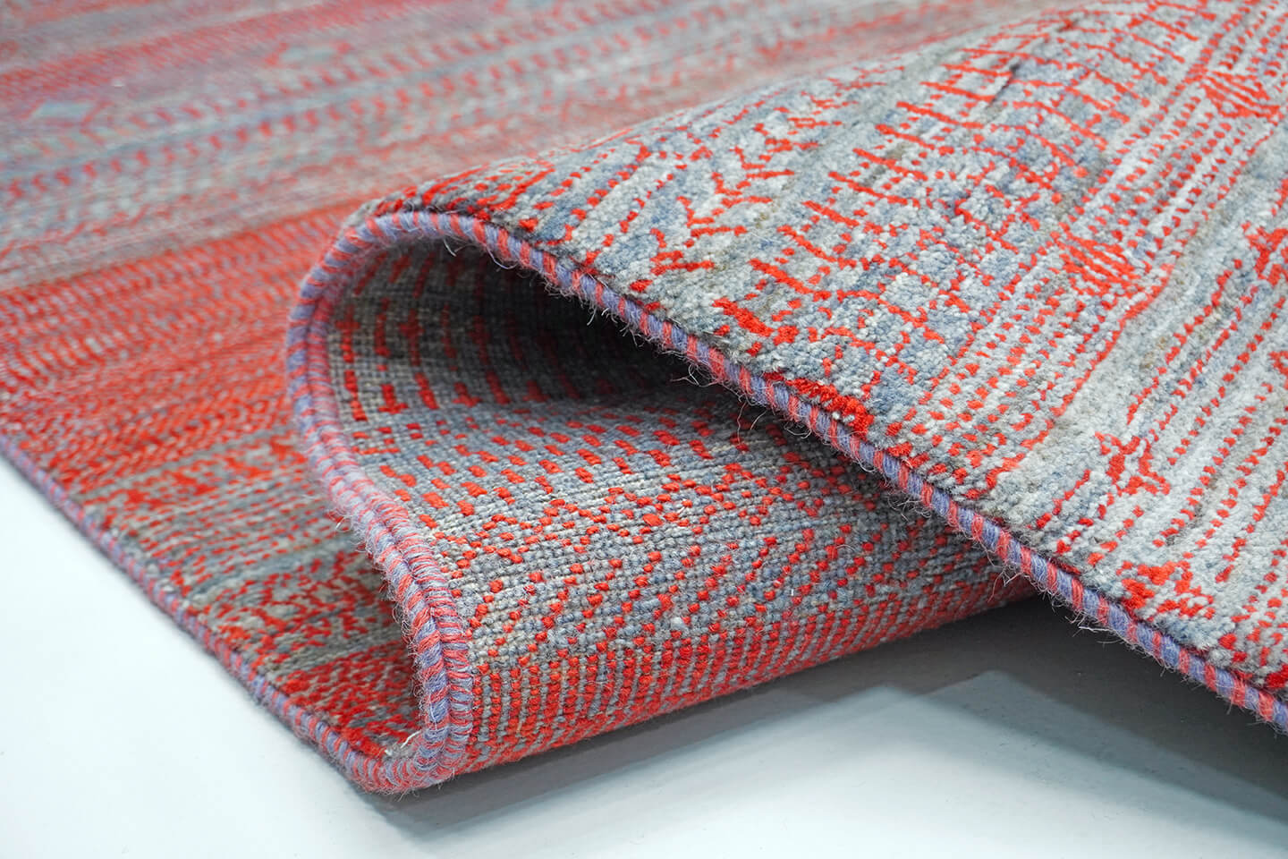 Close-up of the plush Graphite grey wool pile and the multi-tonal color vibration of the Graphite Pulse rug.